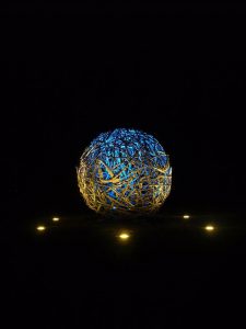Sphère illuminée, 12 juillet 2017 Sphère illuminée, 12 juillet 2017