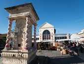 Marché couvert et la fontaine du Château d'Oléron