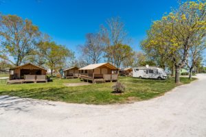 Les lodges Camping Les Remparts